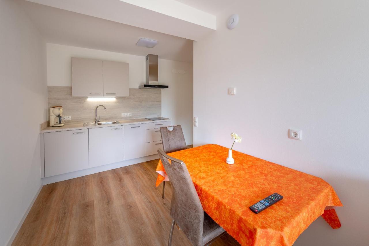 Haus Stolz Bed & Breakfast Апиано сула Страда дел Вино Екстериор снимка